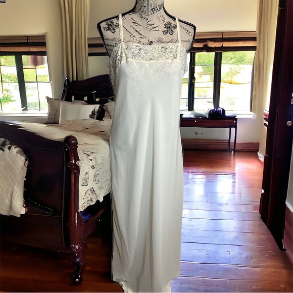 Lord & Taylor Other - Lord & Taylor Cream Nightgown